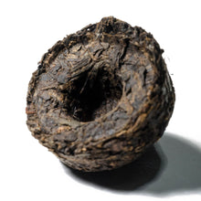 Load image into Gallery viewer, Puerh black tea mini cake single